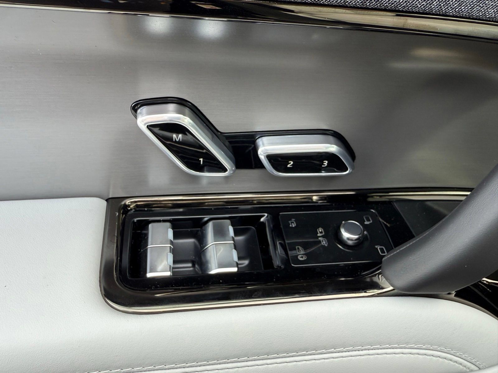 New 2026 Land Rover Range Rover Sport SE AWD/4WD image 15