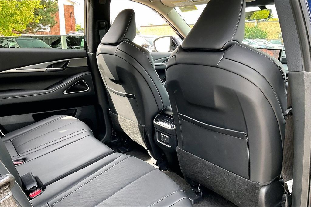 Certified 2027 INFINITI QX60 Luxe w/ Cargo Package AWD/4WD image 29