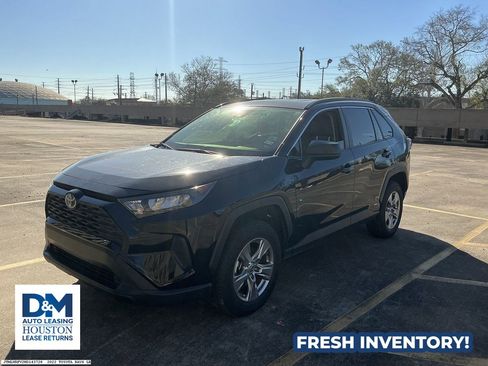 Used 2022 Toyota RAV4 LE image 2