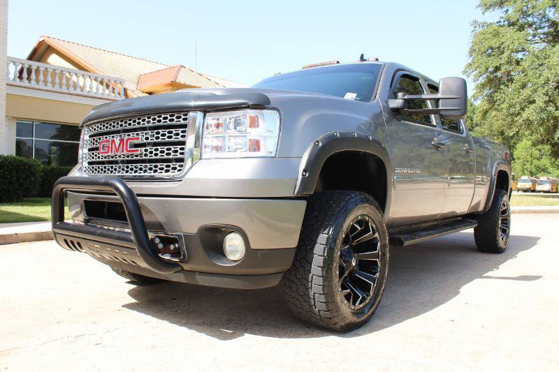 Used 2013 GMC Sierra 2500 Denali w/ Suspension Package, Off-Road AWD/4WD image 9