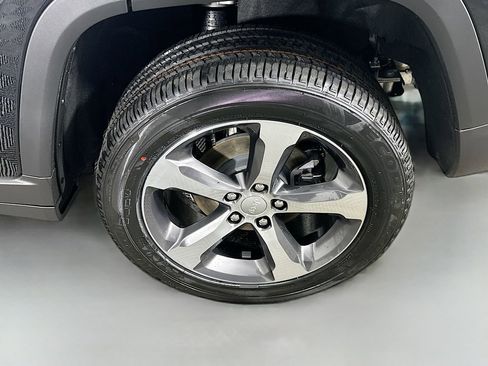 New 2025 Jeep Grand Cherokee Limited image 17