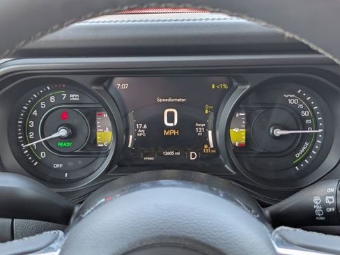 Used 2025 Jeep Wrangler Unlimited Sahara image 25