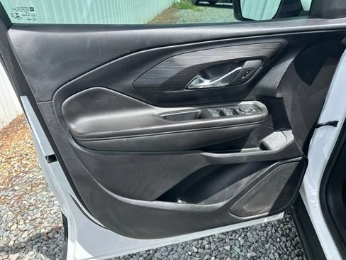 Used 2022 GMC Terrain SLE w/ Driver Convenience Package FWD image 11