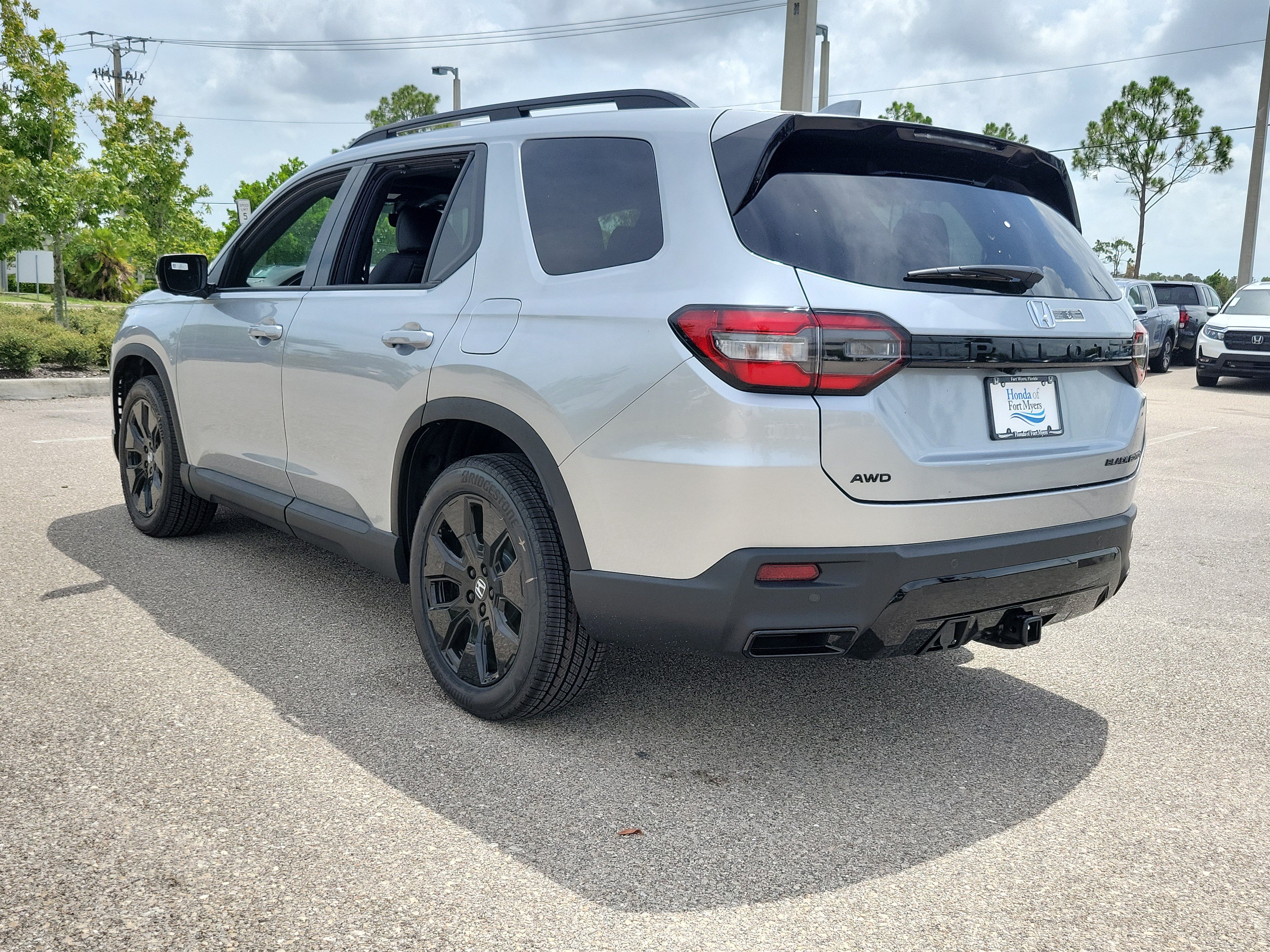 New 2026 Honda Pilot Black Edition image 4