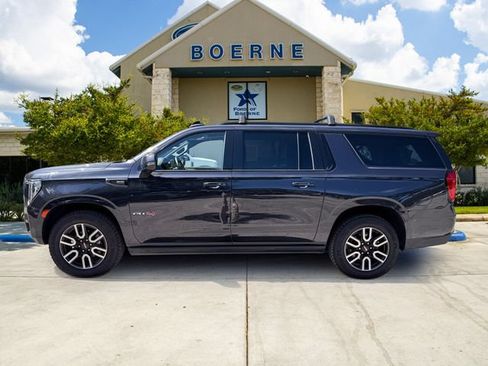 Used 2023 GMC Yukon XL AT4 AWD/4WD image 2