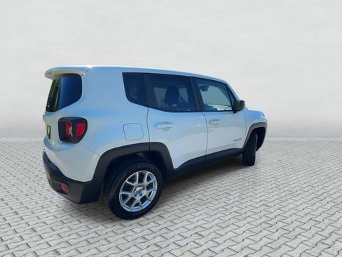 Used 2023 Jeep Renegade Latitude AWD/4WD image 8