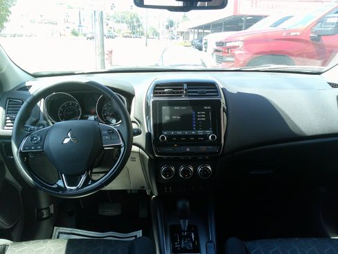 Used 2025 Mitsubishi Outlander Sport AWD image 17