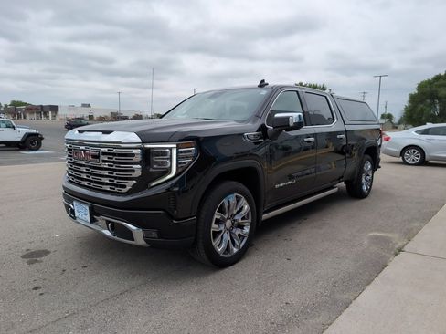 Used 2023 GMC Sierra 1500 Denali w/ Denali Reserve Package image 4