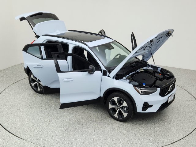 New 2026 Volvo XC40 B5 Plus w/ Protection Package Premier AWD/4WD image 38