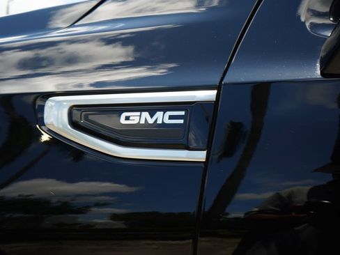 Used 2024 GMC Yukon Denali w/ Advanced Technology Package AWD/4WD image 5