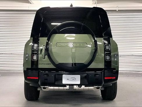 New 2026 Land Rover Defender 130 X-Dynamic SE image 5