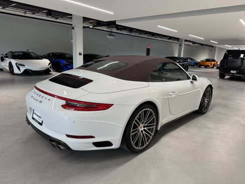 Used 2018 Porsche 911 Cabriolet image 3