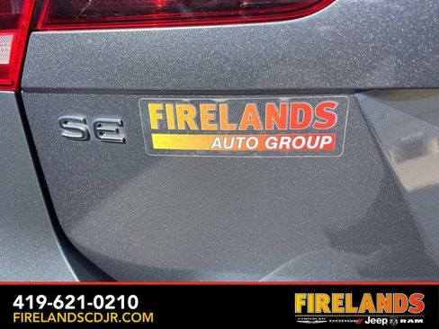 Used 2022 Volkswagen Tiguan SE image 10