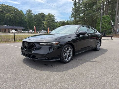 Used 2024 Honda Accord EX image 2
