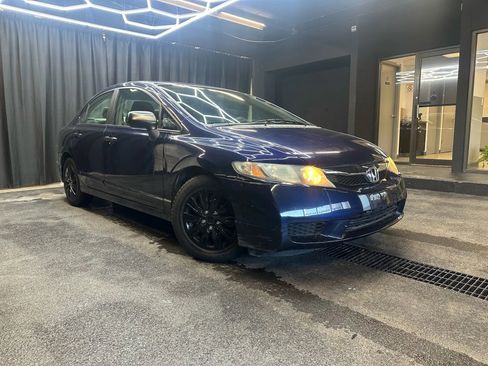Used 2010 Honda Civic DX-VP image 2
