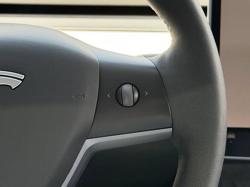 Used 2023 Tesla Model Y Long Range AWD/4WD image 44