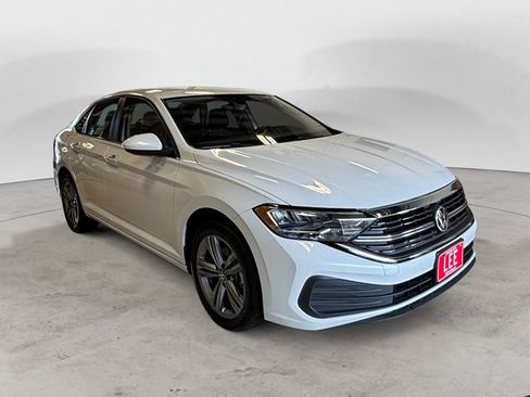 Used 2024 Volkswagen Jetta SE FWD image 8