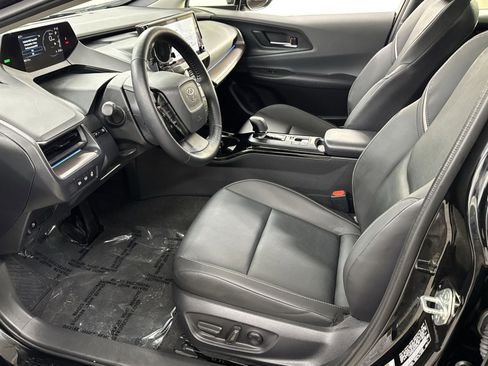 Used 2025 Toyota Prius XLE image 2