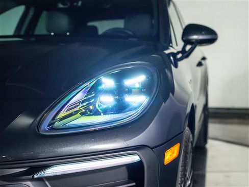 Used 2026 Porsche Macan AWD/4WD image 11