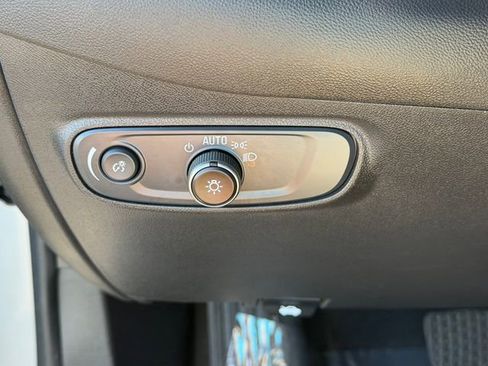 Used 2024 Chevrolet Equinox LT FWD image 12