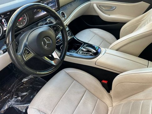 Used 2017 Mercedes-Benz E 300 4MATIC image 4