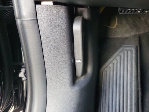 Used 2023 Hyundai Elantra Limited image 32