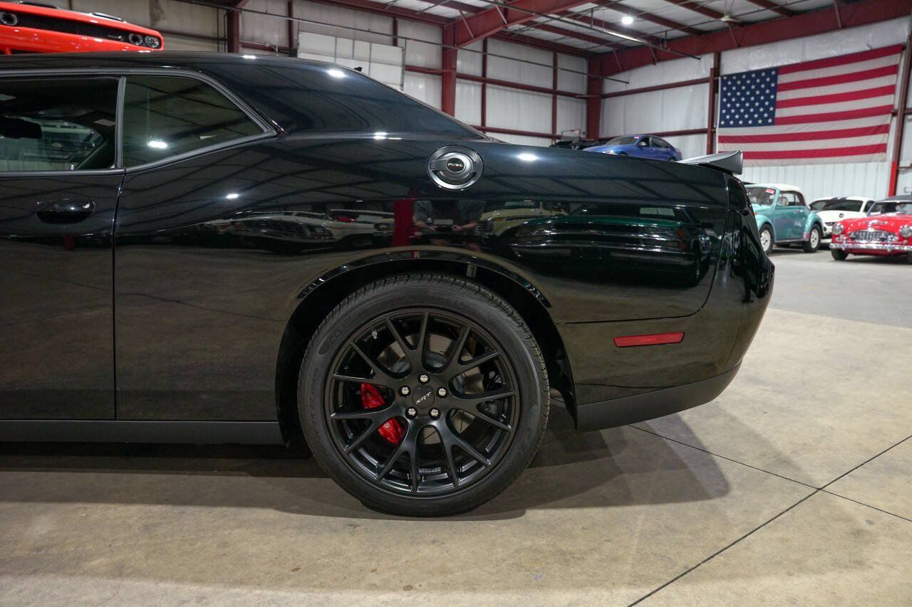 Used 2016 Dodge Challenger SRT Hellcat RWD image 5