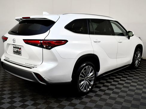 Used 2022 Toyota Highlander Platinum image 7