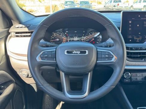 Used 2023 Jeep Compass Latitude image 16