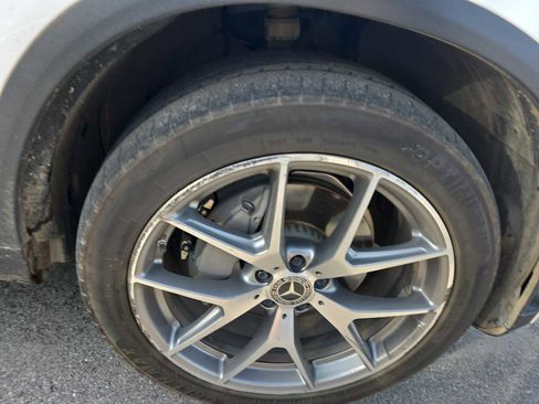 Used 2021 Mercedes-Benz GLC 300 4MATIC image 2