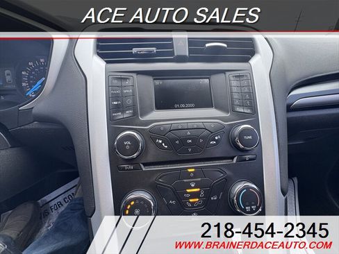 Used 2016 Ford Fusion SE image 13