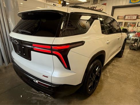 Used 2024 Chevrolet Traverse RS image 6