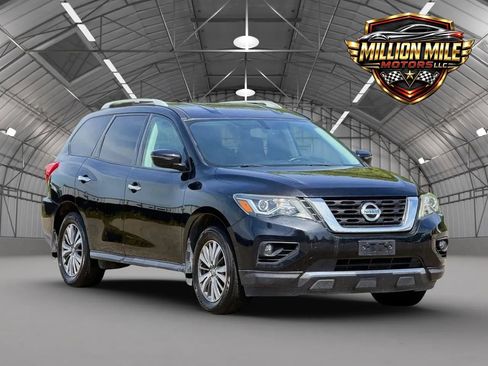 Used 2017 Nissan Pathfinder SV FWD image 1