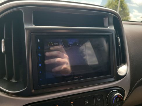 Used 2015 GMC Canyon SLT w/ Driver Alert Package RWD image 19