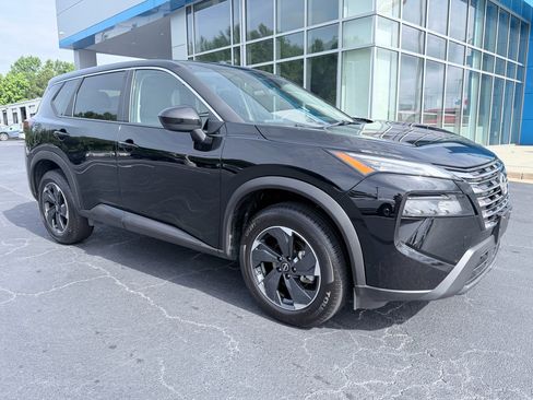 Used 2025 Nissan Rogue SV AWD/4WD image 2