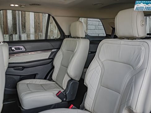 Used 2019 Ford Explorer Platinum image 27