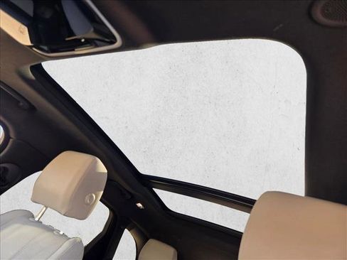 Used 2023 Land Rover Range Rover Velar R-Dynamic S image 16