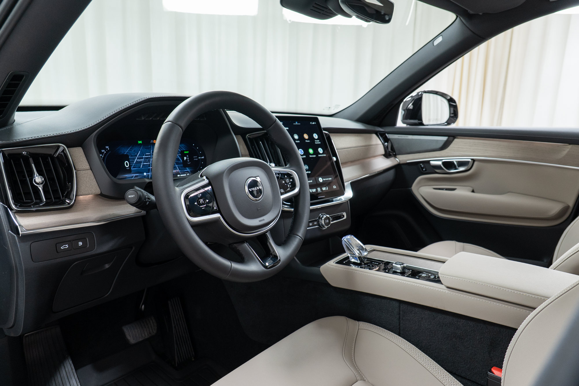 New 2026 Volvo XC90 T8 Plus w/ Protection Package Premier AWD/4WD image 12