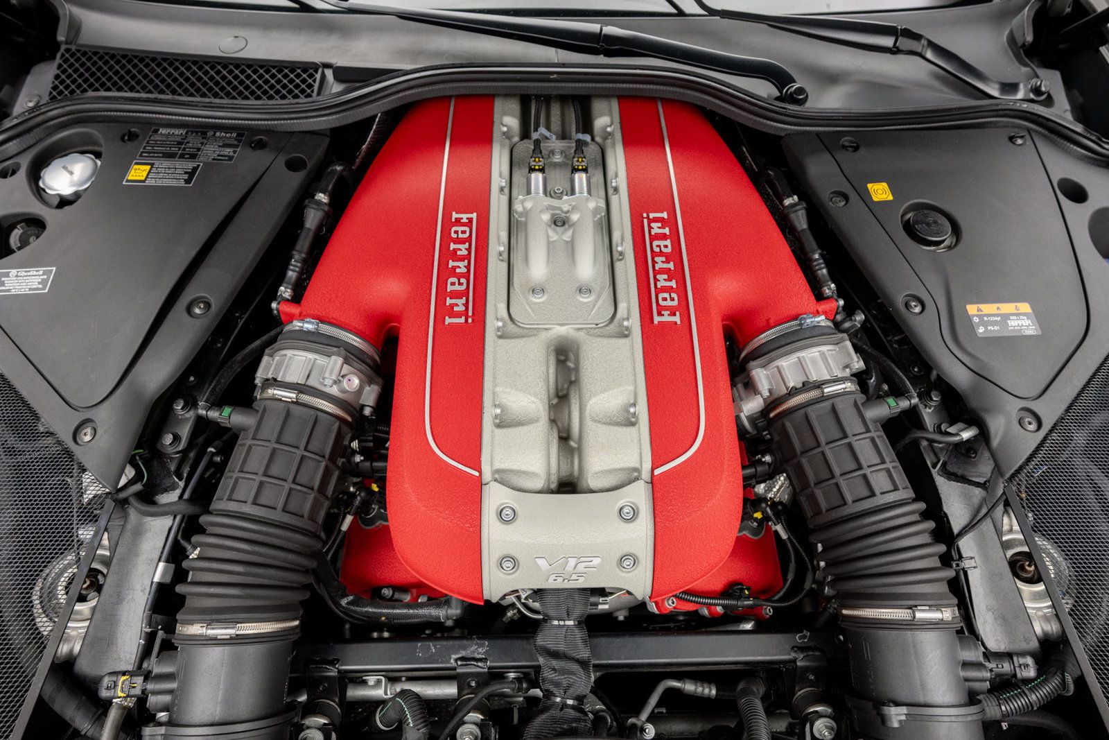 Used 2020 Ferrari 812 Superfast RWD image 46
