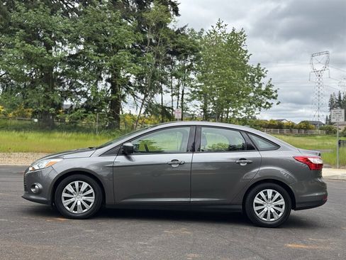 Used 2012 Ford Focus SE FWD image 2