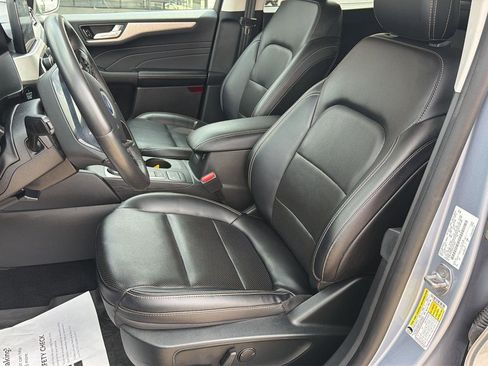 Used 2022 Ford Escape SEL w/ Technology Package FWD image 10