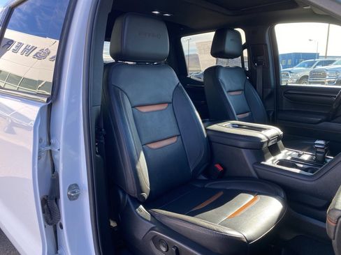 Used 2022 GMC Sierra 1500 AT4 w/ AT4 Preferred Package image 5