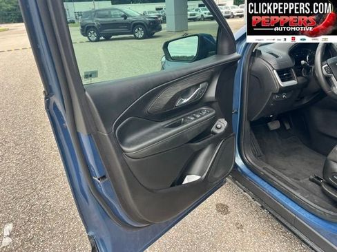 Used 2024 GMC Terrain SLE w/ Driver Convenience Package FWD image 10