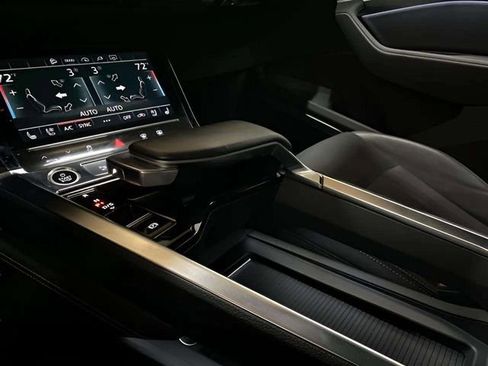 Used 2022 Audi e-tron Premium Plus w/ Premium Plus Package image 65