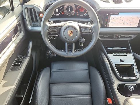 Used 2025 Porsche Cayenne S image 10