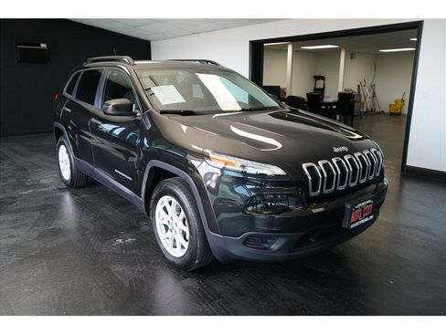 Used 2016 Jeep Cherokee Sport AWD/4WD image 9