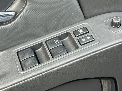 Used 2023 Nissan Frontier SV w/ Midnight Edition Package image 13