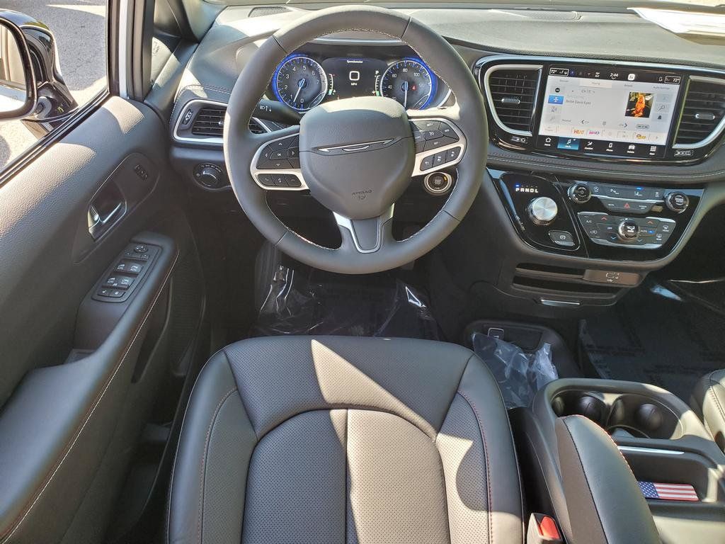 New 2027 Chrysler Pacifica Select FWD image 10