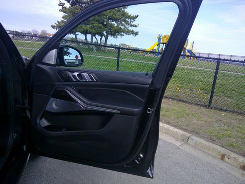 Used 2020 BMW X5 xDrive50i AWD/4WD image 56