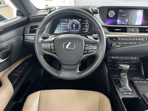 Certified 2020 Lexus ES 300h w/ Premium Package FWD image 18